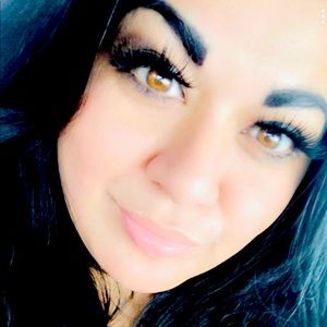 Meet your Posher, Carolina